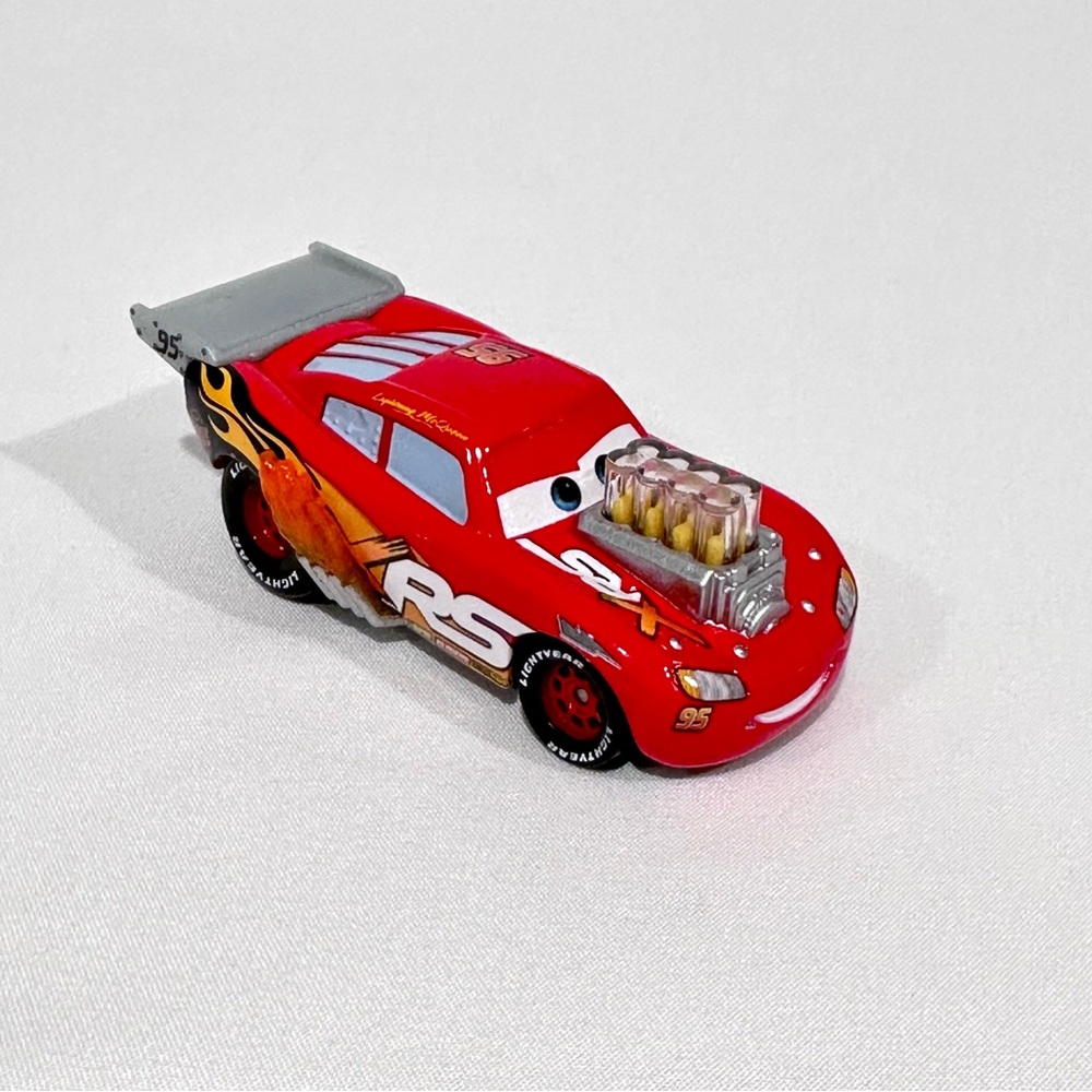 Disney Pixar Cars XRS Drag Racing Rare Lightning McQueen GFV34 Die-cast